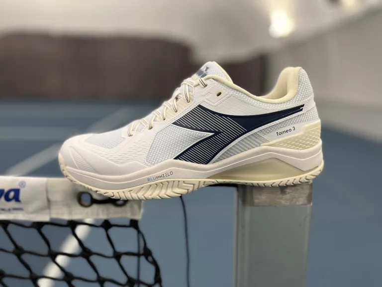 Diadora Blushield Torneo 3 outside view