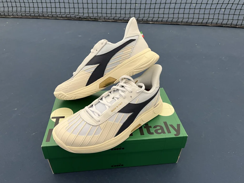 Diadora B.Elite Star overall view with the shoe box