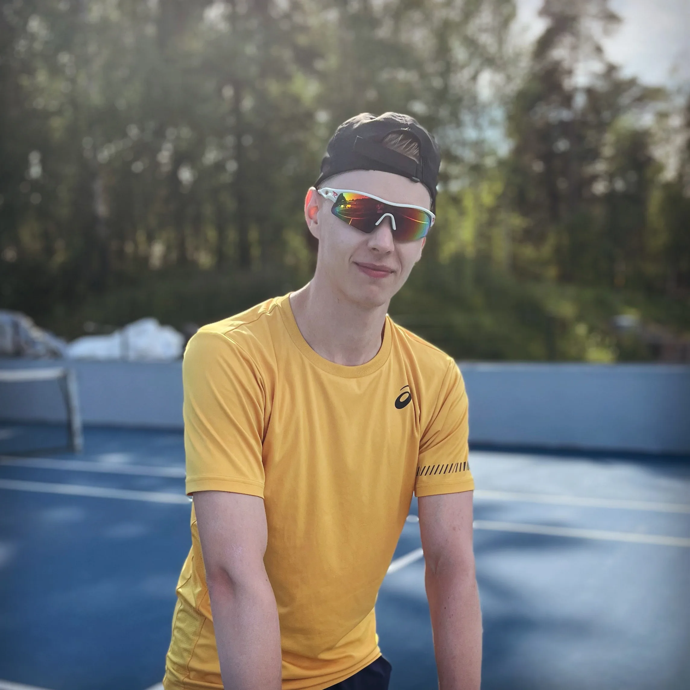 Leo, tennis coach